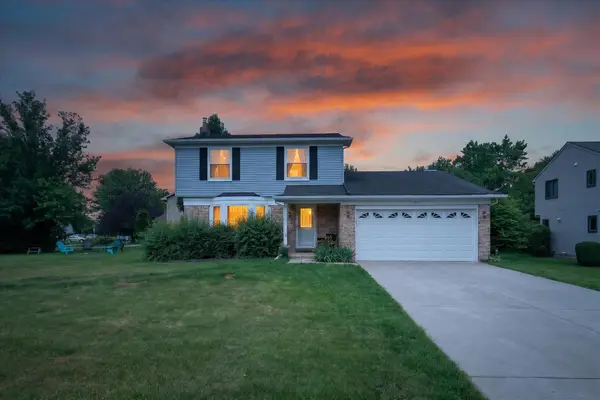 1221 Harwood Circle, Saline, MI 48176