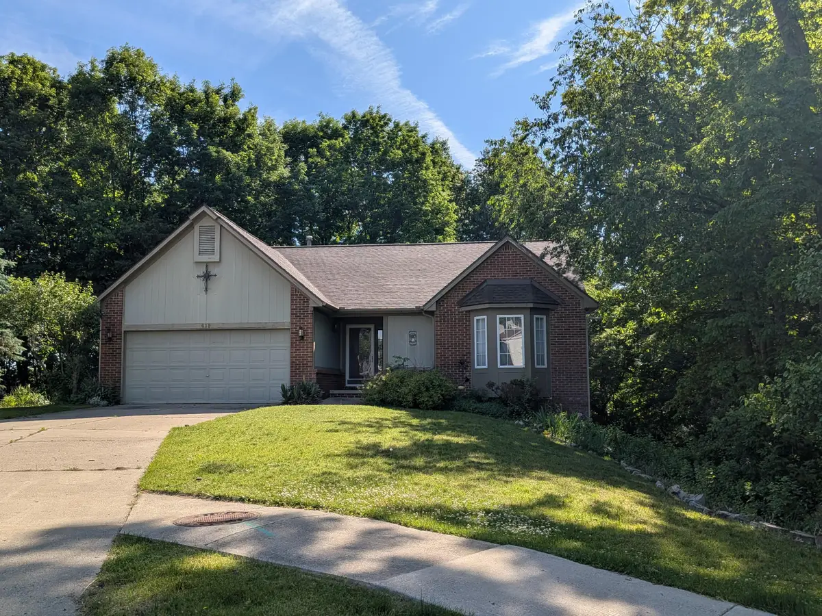 619 Hill Crest Court, Milford, MI 48381 - #1