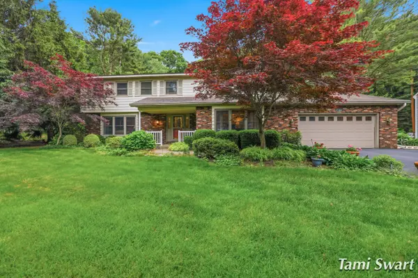 17484 Beech Hill Drive, Grand Haven, MI 49417