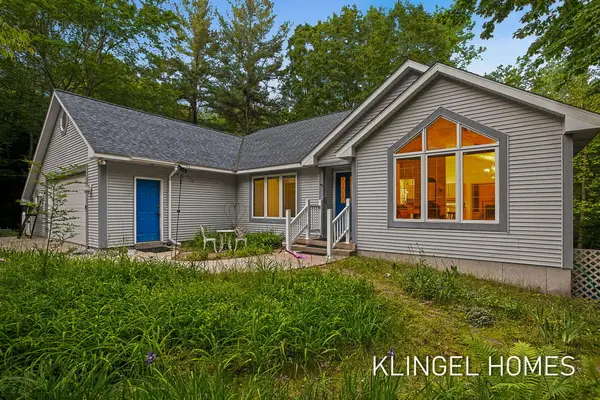 9292 Lakeshore Avenue, West Olive, MI 49460