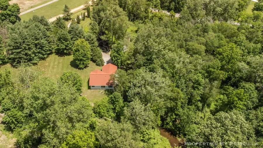 6635 Vinton Avenue Nw, Comstock Park, MI 49321 - #2
