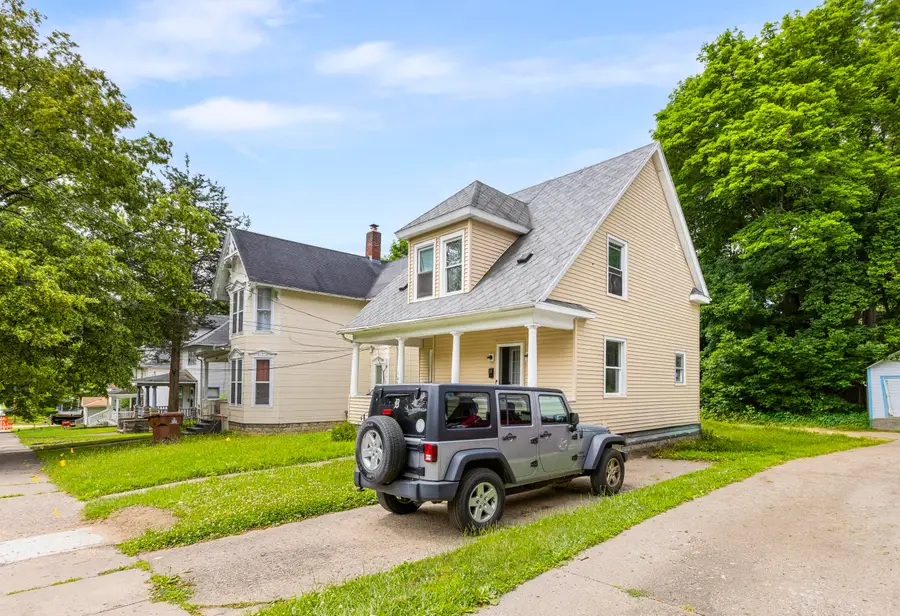 1030 S Jackson Street, Jackson, MI 49203 - #3