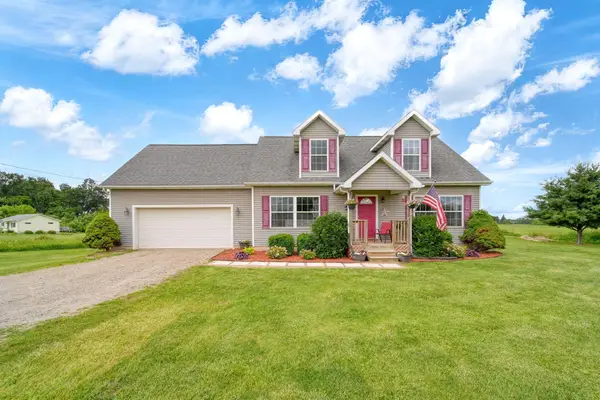 5867 E Hillcrest Drive, Eaton Rapids, MI 48827
