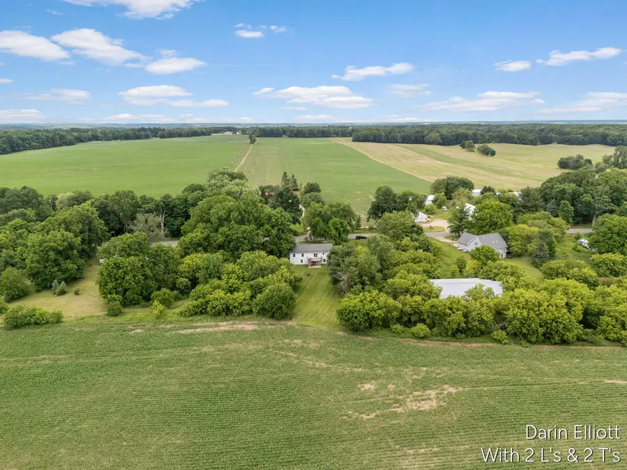 9755 Grand River Avenue, Clarksville, MI 48815 - #2