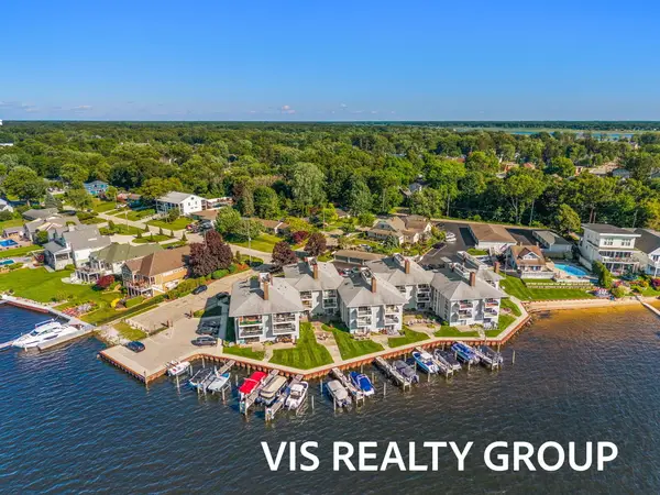 400 Lakeview Court #8B, Spring Lake, MI 49456