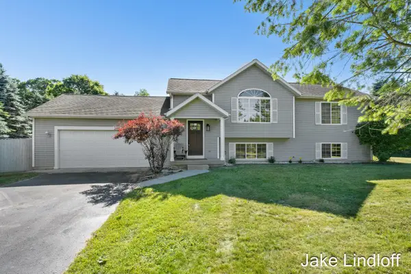 11324 Lindy Drive Ne, Rockford, MI 49341