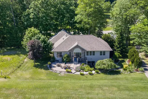 9482 Stonebridge, Canadian Lakes, MI 49346