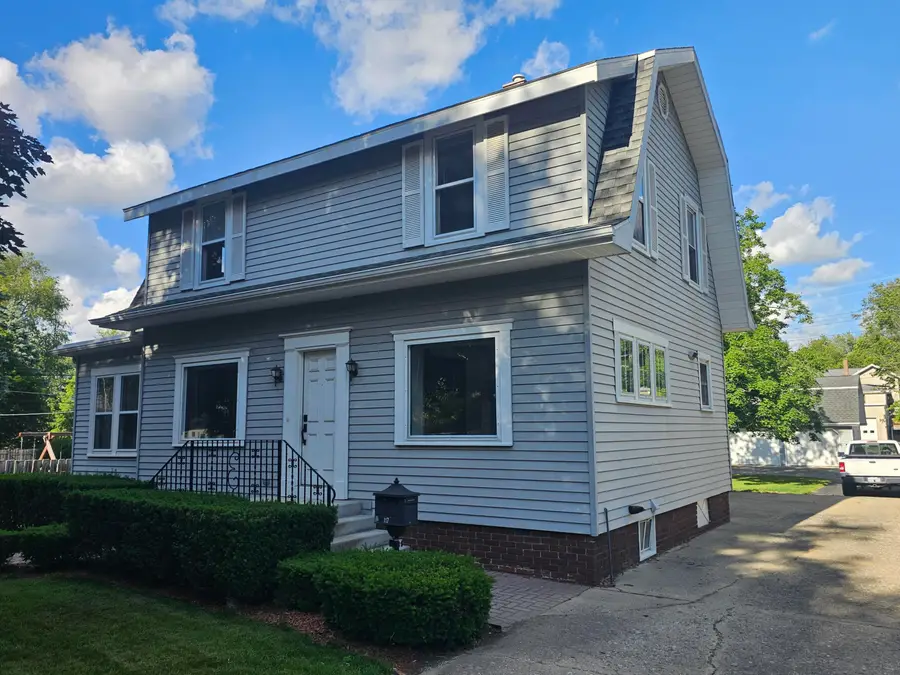 117 S West, Hillsdale, MI 49242 - #2
