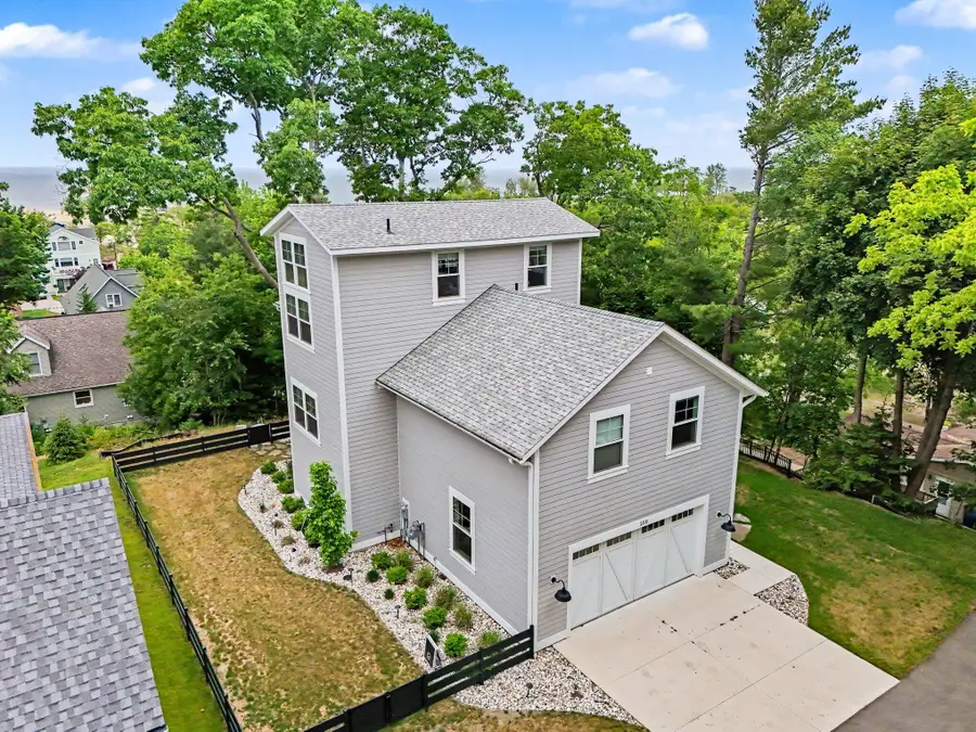 258 W Lowell Street, Pentwater, MI 49449 - #2