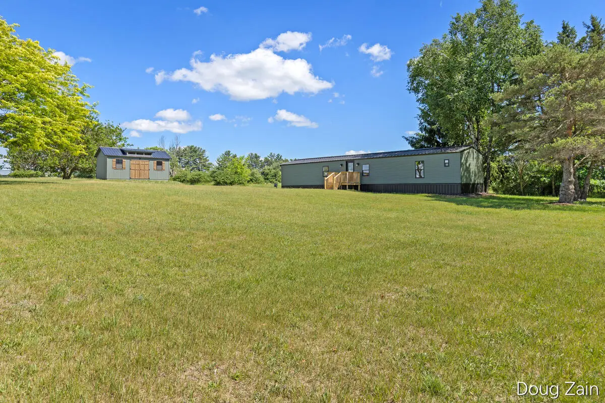 1595 N County Line Road, Six Lakes, MI 48886 - #1