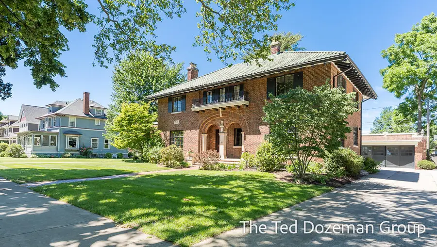 135 W 12th Street, Holland, MI 49423 - #3