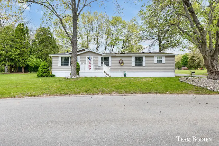 5547 Seagull Drive Ne, Belmont, MI 49306 - #2