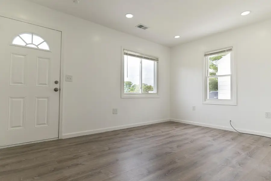 25627 Penn Street, Dearborn Heights, MI 48125 - #2