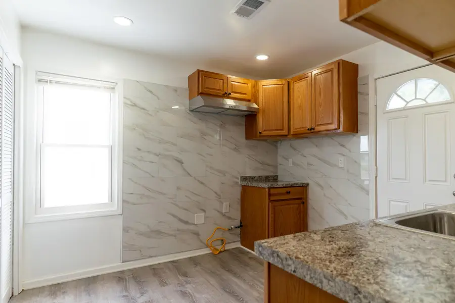 25627 Penn Street, Dearborn Heights, MI 48125 - #3