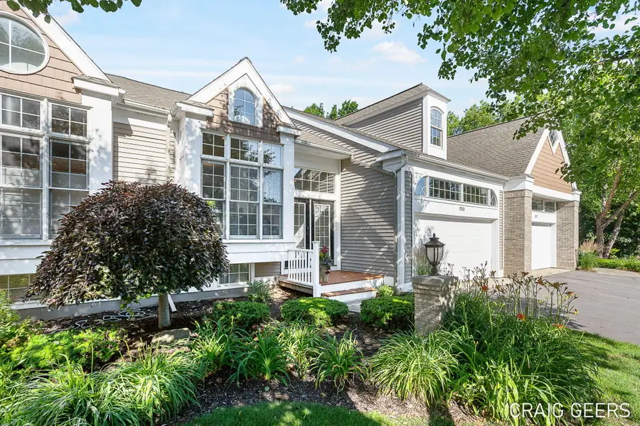 2521 Forest Bluff Drive Se #27, Grand Rapids, MI 49546 - #2
