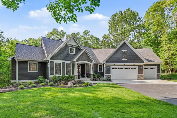 547 Roundtree Drive Ne, Ada, MI 49301