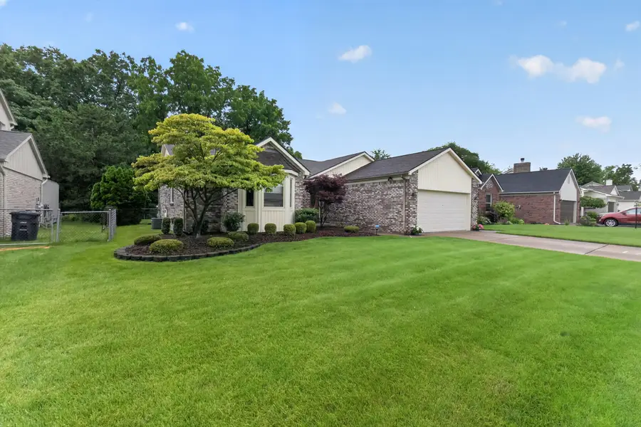 34555 Dover Avenue, Livonia, MI 48150 - #2