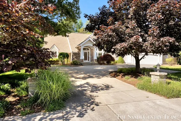 18090 Wildwood Springs Parkway, Spring Lake, MI 49456