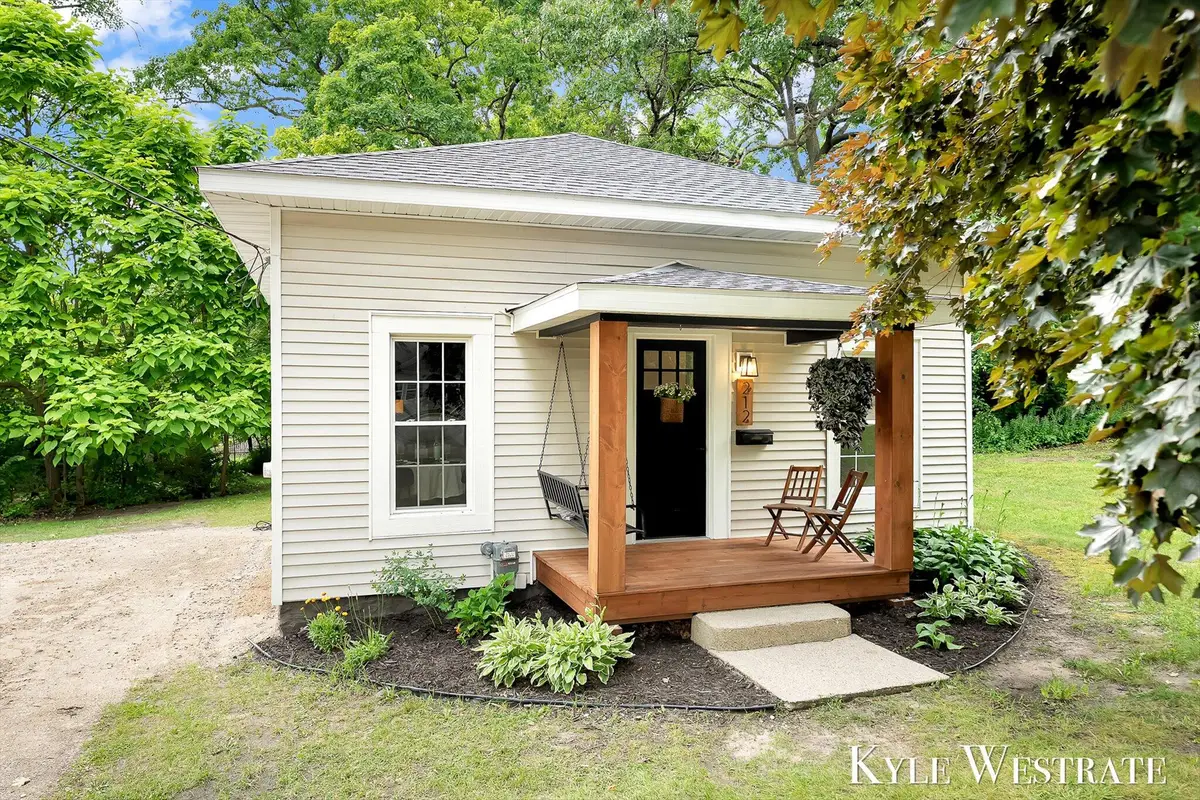 212 N Division Street, Lowell, MI 49331 - #1