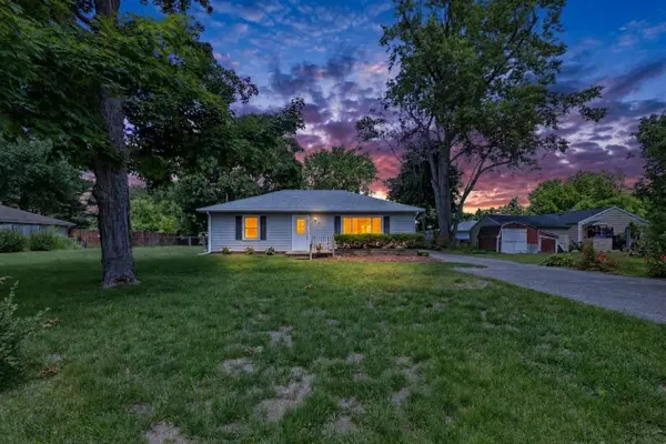 1049 Bloomfield Avenue, Plainwell, MI 49080