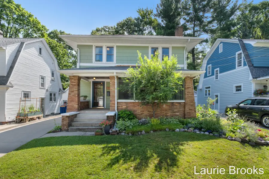 214 Glenhaven Avenue Nw, Grand Rapids, MI 49504 - #2