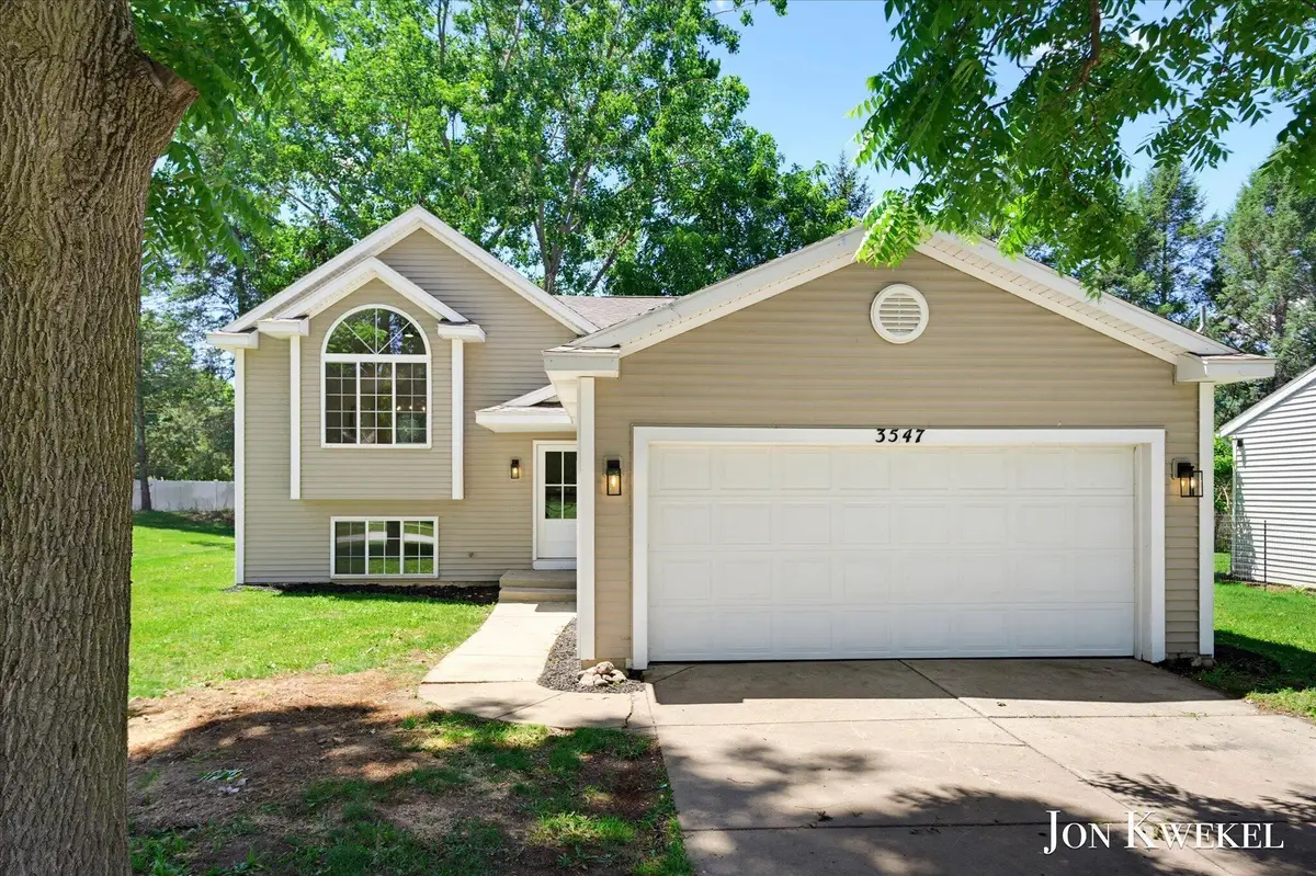 3547 Breton Valley Se, Grand Rapids, MI 49512 - #1