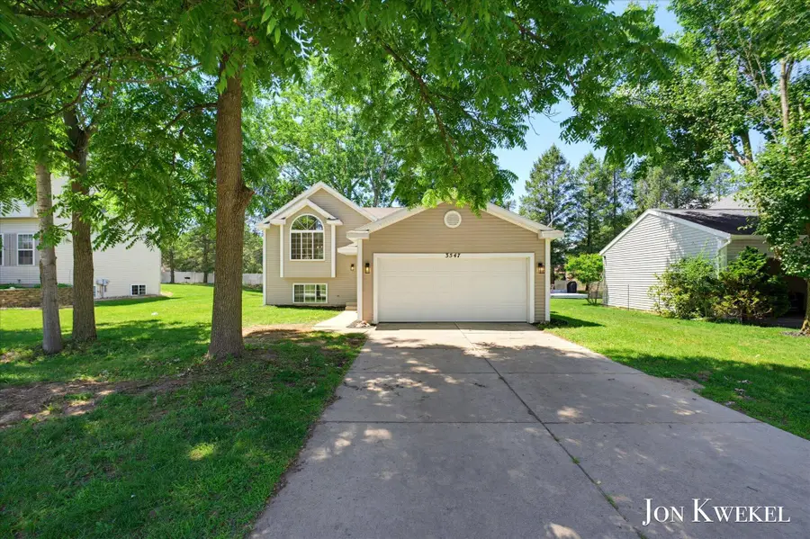 3547 Breton Valley Se, Grand Rapids, MI 49512 - #2