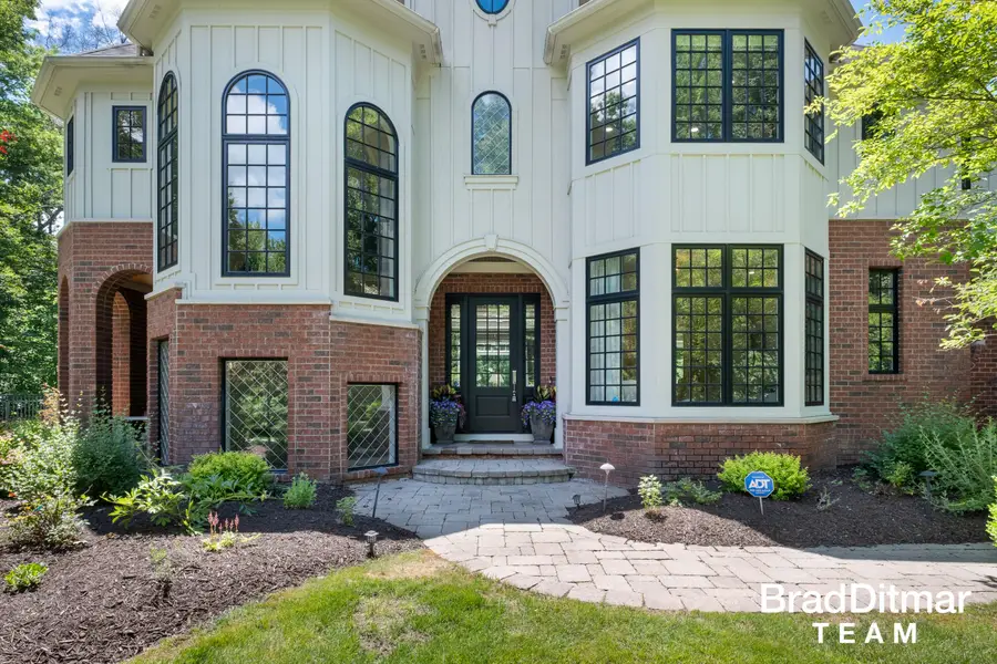 1099 Skyevale Ne, Ada, MI 49301 - #3
