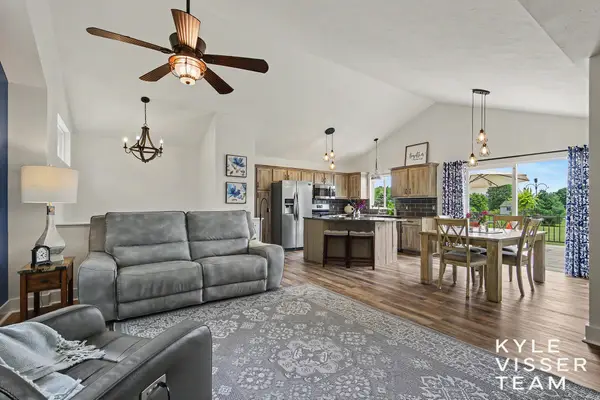 1156 Cumberland Avenue Se, Lowell, MI 49331