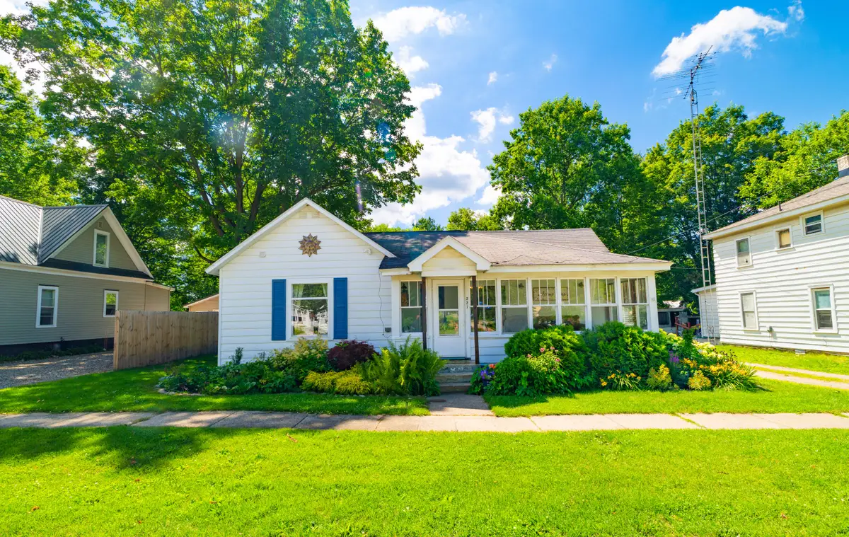 227 N Franklin Street, Lawton, MI 49065 - #1