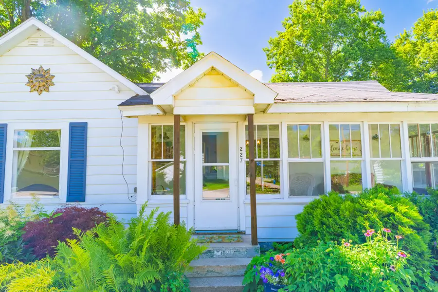 227 N Franklin Street, Lawton, MI 49065 - #2