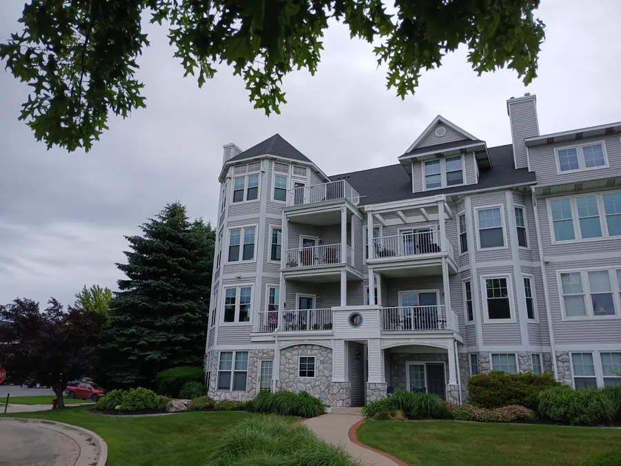 300 S Rath Avenue #5, Ludington, MI 49431 - #2