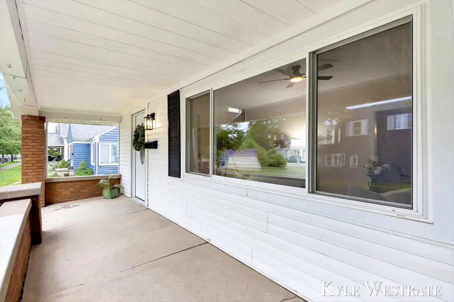 930 Powers Avenue Nw, Grand Rapids, MI 49504 - #2