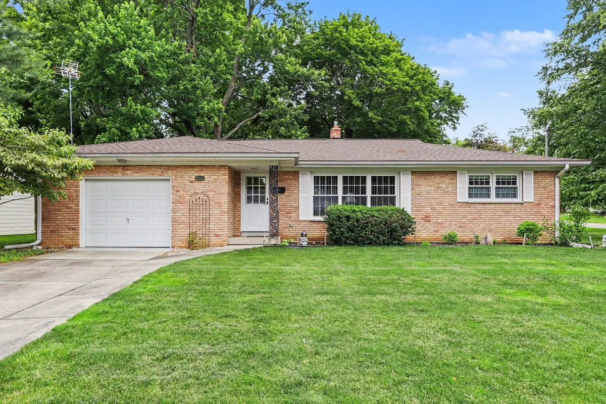 611 N Liberty Street, Marshall, MI 49068 - #1