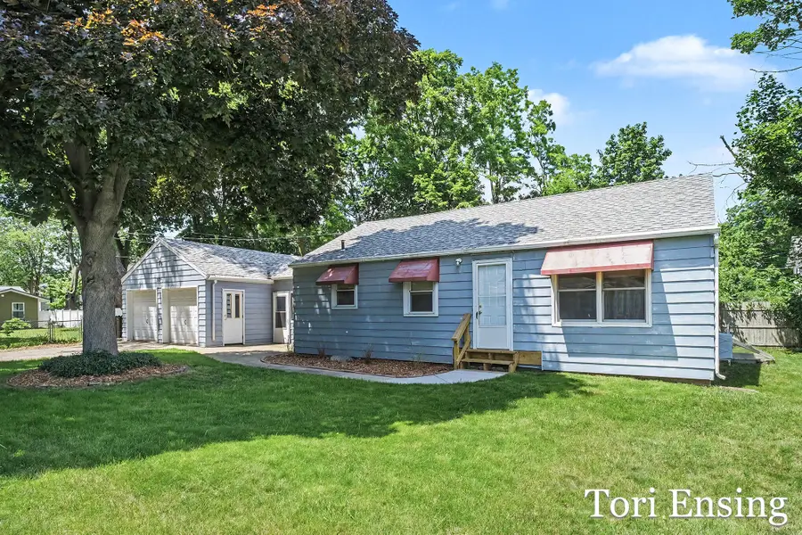 212.5 E Montcalm Street, Greenville, MI 48838 - #3