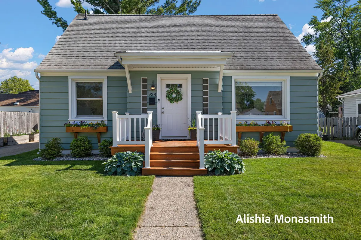 938 Colfax Avenue, Grand Haven, MI 49417 - #1