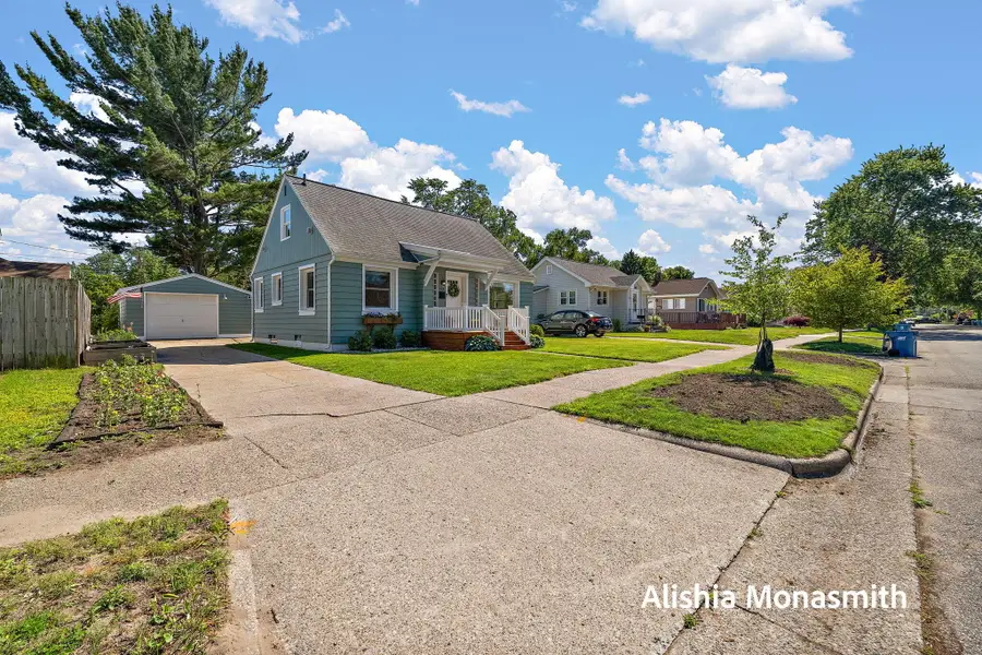 938 Colfax Avenue, Grand Haven, MI 49417 - #3