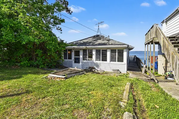 5752 W Houghton Lake Drive, Houghton Lake, MI 48629