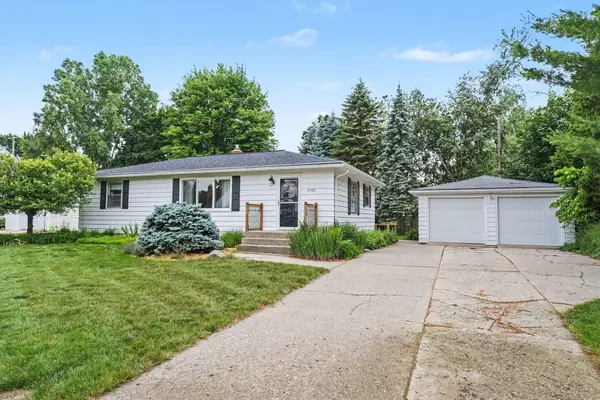 2162 Finsbury Lane Nw, Grand Rapids, MI 49504