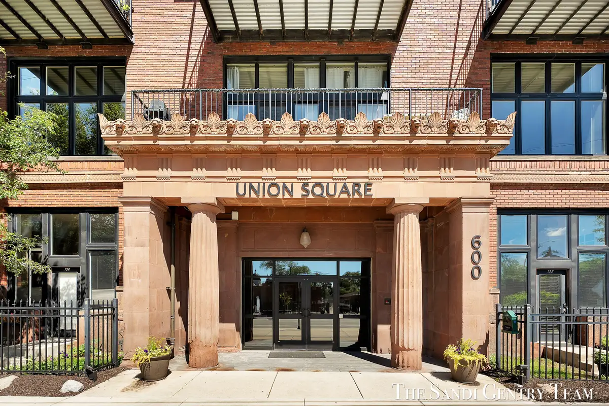 600 Broadway Avenue Nw #613, Grand Rapids, MI 49504 - #1