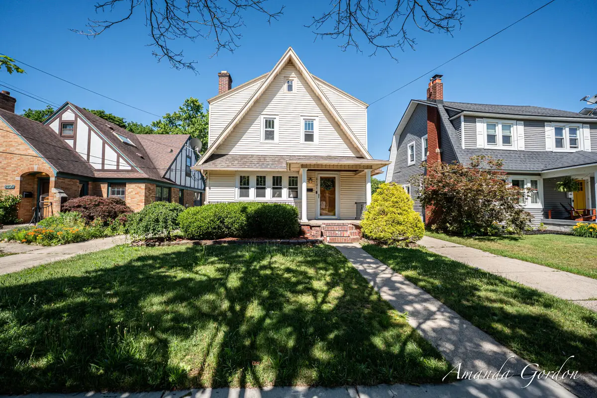 2101 Paris Avenue Se, Grand Rapids, MI 49507 - #1