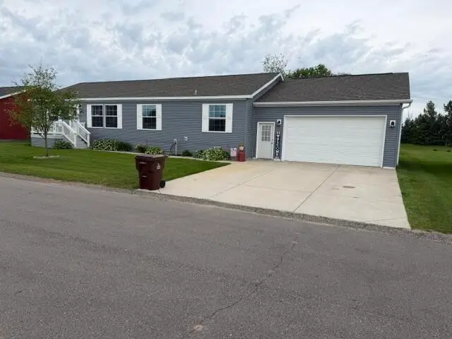 3688 Hollyfield Drive, Cedar Springs, MI 49319 - #2