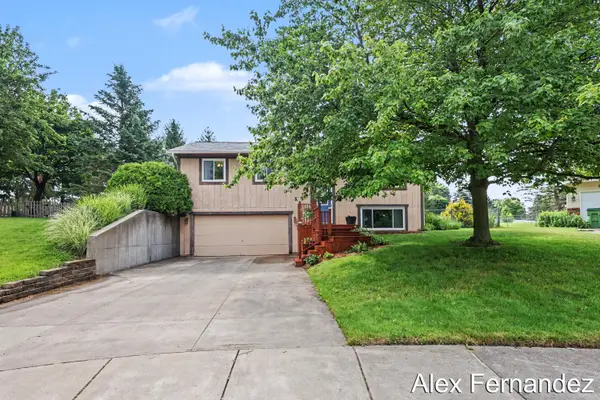 5860 Valley Lane Drive Se, Grand Rapids, MI 49508