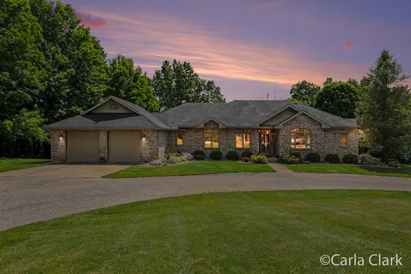 9899 Twelve Point Drive Ne, Rockford, MI 49341