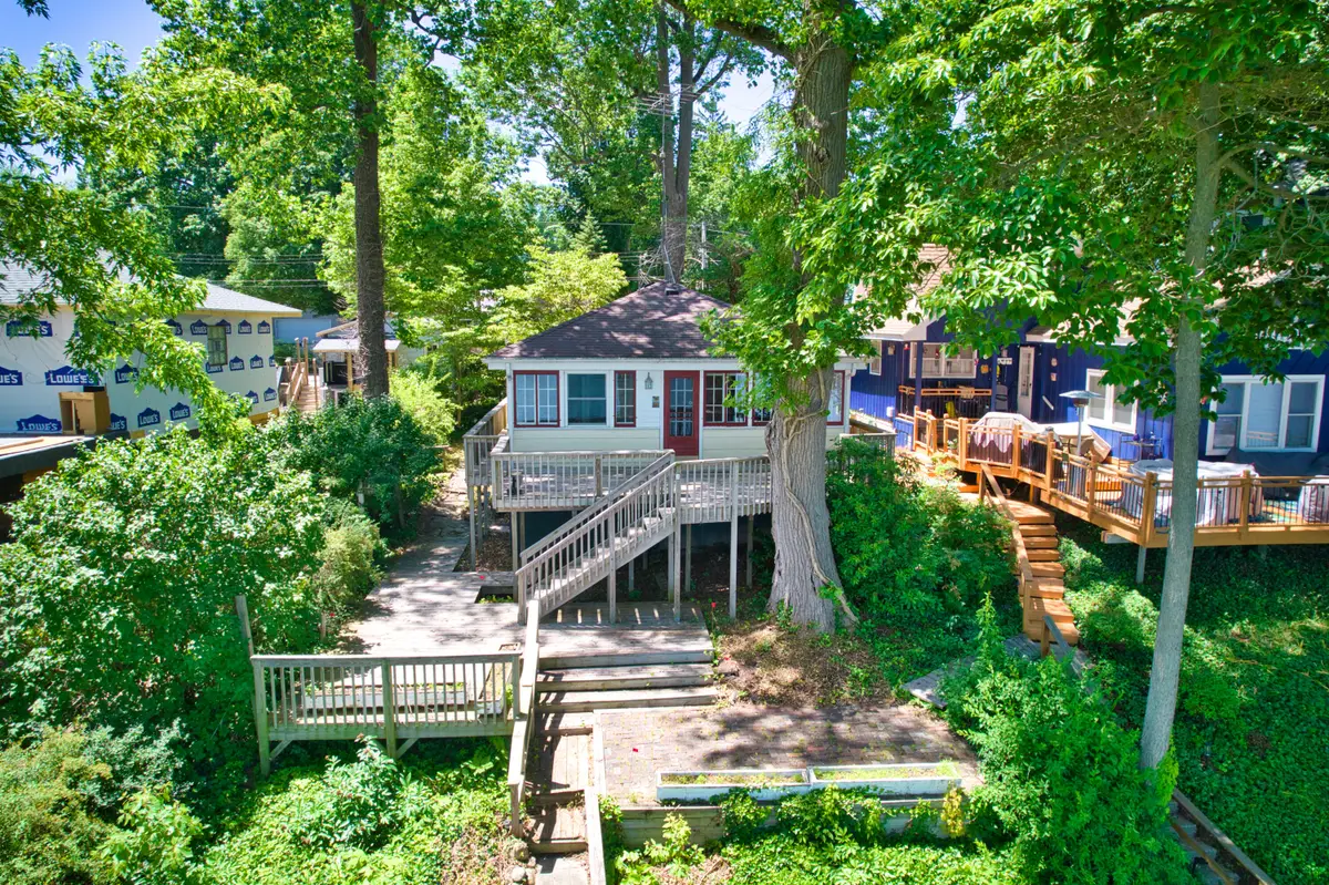 5511 Lakewood Street, Coloma, MI 49038 - #1