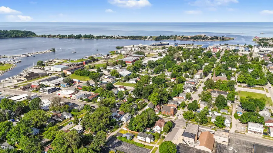 503 S Washington Avenue, Ludington, MI 49431 - #2