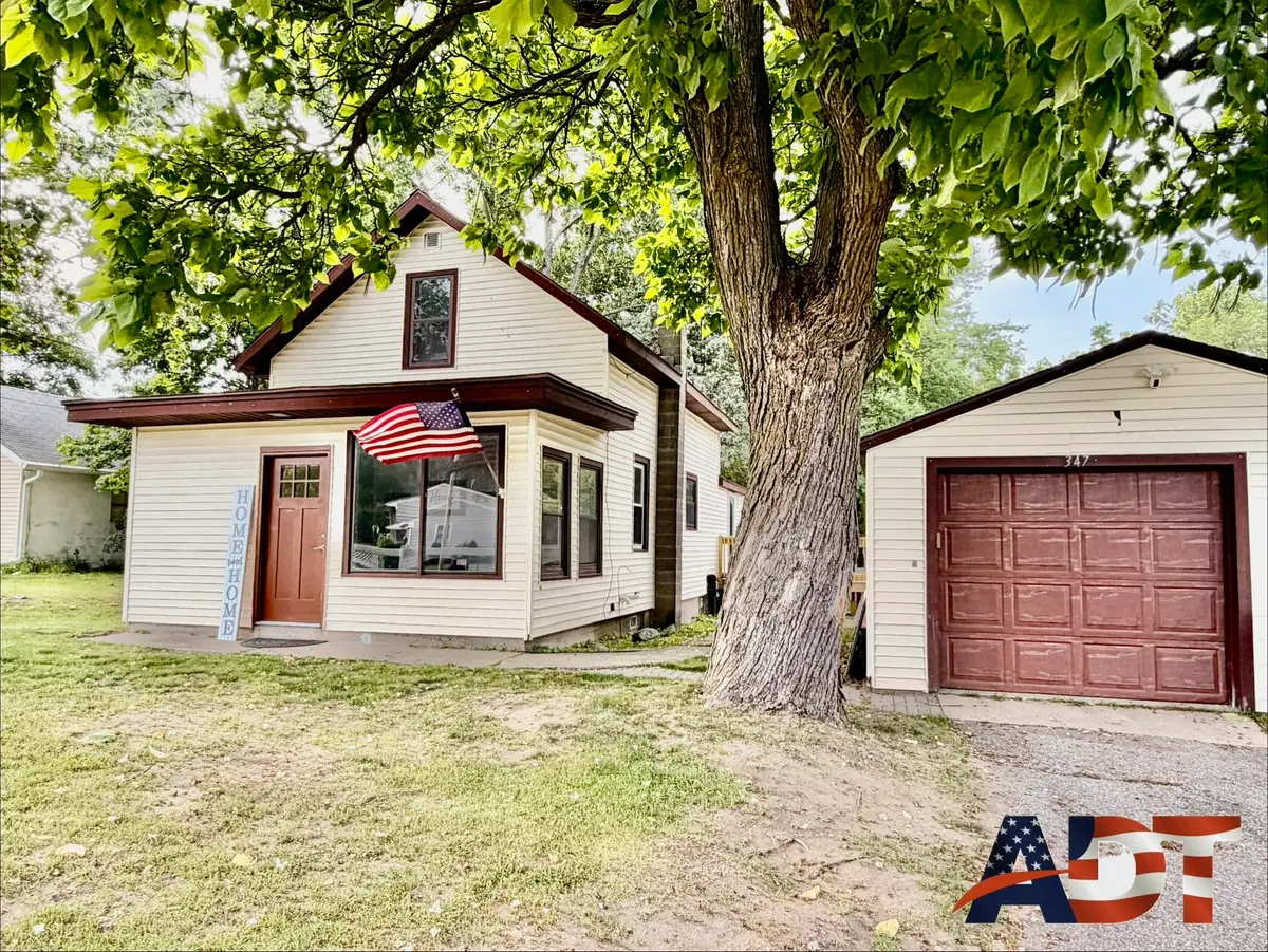 347 6 Mile Road Nw, Comstock Park, MI 49321 - #1