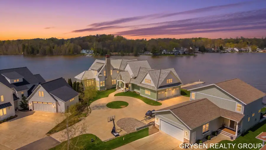 511 N Lake Drive, Caledonia, MI 49316 - #2
