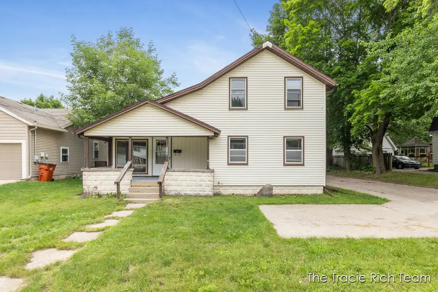 227 E Division Street Ne, Rockford, MI 49341 - #2