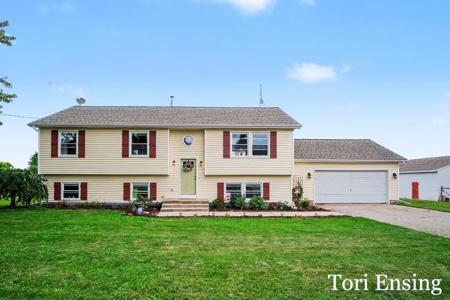 9137 Peterson Street Ne, Rockford, MI 49341 - #3
